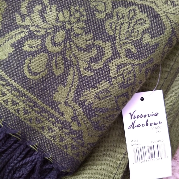 NWT Victoria Harbour Fringed Scarf/Wrap - Picture 2 of 6